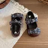 Sapatos de Couro para Meninas 2026 Primavera e Outono Novos Sapatilhas Mary Jane com Laço para Crianças Sola Macia Sapatos de Princesa para Meninas Combinarem com Vestidos