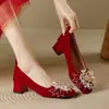 Zapatos de compromiso rojos de tacón bajo, zapatos de novia con tacón grueso que no cansan los pies, impresionante vestido de novia HeXiu estilo francés, zapatos de tacón alto para mujeres embarazadas