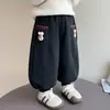 Pantalones de franela a cuadros forrados de borrego para niña estilo coreano, nueva colección otoño/invierno 2026, pantalones largos gruesos y modernos para niñas pequeñas