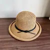 Sombrero de paja estilo francés con fina decoración de correa de cuero para mujer, sombrero de vacaciones de verano con ala enrollada para protección solar, sombrero de pescador hueco transpirable