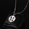 Nuevo Collar de Letra Transfronterizo, Exquisita y Versátil Cadena para Clavícula con Flor, Estilo de Lujo Ligero Personalizado, Colgante Versátil para Mujeres al por Mayor