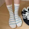 Calcetines a rayas de otoño para mujer, calcetines de media pantorrilla, estilo a rayas de primavera y otoño, calcetines largos versátiles de moda coreana ins, delgados y absorbentes de sudor para verano