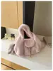 Bolso de mujer elegante de alta gama 2026 nuevo de moda versátil de felpa de mano de un solo hombro moda retro bolso cubo