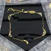 Pulsera Nueva de Diseñador Estilo Europeo y Americano Transfronteriza con Logo y Múltiples Flores en Forma de V para Mujer, Acabado de Alta Gama, Fotos Reales, Mayoreo