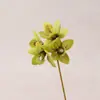 Decoración de hotel boutique: 4 orquídeas artificiales pequeñas y elegantes, flores de seda, flores artificiales y plantas verdes, creando un arreglo floral de lujo ligero, de pie y que no requiere mantenimiento.