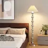 @Decoración de Sala de Estar Lámpara de Pie Ins Simple Moderna Escandinava Junto al Sofá de Dormitorio Mesita de Noche Lámpara de Atmósfera LED Metabo