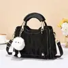Bolso de estilo suave, nuevo y exquisito colgante de felpa multicolor de gran capacidad, bolso versátil de hombro y cruzado para mujer a la moda