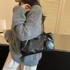 2026 Nuevo Bolso de Axila para Mujer Otoño Nicho Lujo Ligero Sensación de Alta Gama Bolso de Hombro Único Retro Versátil Bolso de Mano para Viaje