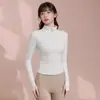 Roupa de yoga forrada com fleece e espessa para mulheres, novo estilo, para corrida, treino esportivo, jaqueta de yoga, top fitness de manga comprida com gola alta e zíper