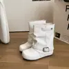 Botas de moda estilo europeo y americano con punta redonda para mujer, nuevas botas cortas de gamuza a media pantorrilla con aumento interno de altura y hebilla de cinturón para personas menudas, otoño 2026