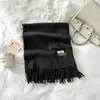 Cachecol Liso para Mulheres, Novo Estilo de Inverno, Cachecol Europeu e Americano de Imitação de Caxemira, Cachecol de Pescoço Quente Multicor Transfronteiriço, Xale Longo Atacado