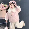 Jaqueta Infantil Forrada com Fleece Outono/Inverno 2026 Nova Estilosa Fashionável Roupa de Ano Novo Infantil Roupas de Inverno para Bebê Menina Suéter de Pele