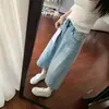 Shorts de mezclilla cropped rectos de color azul claro para mujer, nuevo estilo verano 2026, corte holgado, adelgazante, diseño de cintura alta, pantalones anchos de longitud media