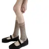 Cubiertas de Calcetines Rayadas de Primavera y Otoño, Simples y Versátiles, Estilo Universitario, Sensación Retro Relajada, Calentadores de Piernas Apilables, Calcetines Grises para Pantorrilla para Mujer