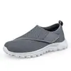 Tamanho grande casual esportivo velcro sapatos de velho pés largos inchados masculinos e femininos primavera e verão novo meia-idade e idosos sola macia sapatos para caminhar