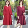 Nuevo vestido bordado estilo chino para madres, colección otoño 2026, elegante conjunto de dos piezas para mujeres de mediana edad y mayores, con una estética tradicional china