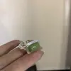 Anillo Hueco Estilo Vintage Cool con Tachuelas de Diamante Cepillado y Temperamento Único, Estilo Niche Old Money, Anillo Apilable con un Toque de Lujo para Mujer
