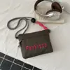 Bolsa Pequeña Cuadrada Bordada Estilo Japonés Primavera/Verano 2026 Bolsa Cruzada Ligera Dopamina Bolsa para Teléfono de Viaje Casual Bolso de Hombro Único para Mujer
