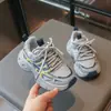 Zapatillas deportivas de suela blanda estilo coreano para niños, nueva colección otoño 2026, zapatillas deportivas transpirables para exteriores para niños, zapatos antideslizantes para niñas