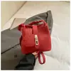 Bolsa de Balde Casual Portátil Transfronteiriça para Mulheres, Nova Bolsa de Ombro Moda Tendência 2026, Bolsa Transversal Simples e Única de Nicho