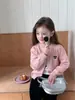 Cardigan de Tricô Trançado em Forma de Coração para Meninas, Jaqueta Suéter Infantil de Gola Redonda, Peça de Roupa Externa Casual Versátil de Manga Longa