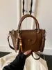 Bolsa de Mão Pequena Exquisita e Moderna Transfronteiriça para Mulheres Novo Modelo 2025 com um Toque Vintage de Alto Padrão, Bolsa Transversal Popular, Bolsa Mais Vendida, Pequena Bolsa Tote