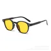 Gafas de sol redondas con remaches para mujer, nuevo estilo retro ins europeo y americano, gafas de sol transfronterizas, protección solar personalizada, gafas planas de estilo callejero