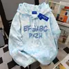 Sudadera con capucha versátil con estampado de letras de oso tie-dye americano para mujer Otoño/Invierno 2025 Estilo perezoso Tie-dye Rosa
