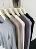 Camiseta básica de punto de seda de morera y cachemira en stock para otoño e invierno, corte ajustado, cuello redondo, agradable para la piel, de manga larga, suéter interior de lana de lujo ligero