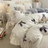 Conjunto de Cuatro Piezas de Felpa de Leche Estampada Cálida para Otoño e Invierno Estilo Coreano Encaje Grande Funda Nórdica Engrosada de Doble Cara Sábana Bajera Faldón de Cama