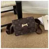 Bolsa de mão quadrada pequena transfronteiriça, bolsa feminina retrô, bolsa transversal texturizada da moda 2026, bolsa para o dia a dia, design de aba, bolsa de ombro, fashion