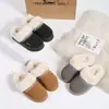 Botas de Neve do Fabricante com Solas Grossas que Aumentam a Altura, Sapatos com Forro de Lã e Acolchoamento Espesso para Mulheres, Pantufas de Algodão de Inverno para Homens e Mulheres, Pantufas Peludas para Exterior