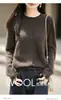 Nuevo cárdigan de punto cepillado de cuello redondo para otoño e invierno para mujer, hecho de seda de morera, sin costuras, cálido, elegante, suéter base de corte holgado