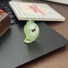 Llavero de fantasma colorido que brilla en la oscuridad para Halloween, linda decoración para mochila, accesorio favorito y regalo para estudiantes y niñas