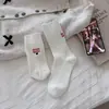 Nuevos calcetines de mujer para otoño e invierno, calcetines de algodón puro hasta la pantorrilla, estilo coreano con rayas verticales y bordado de letras de corazón, calcetines largos apilables de doble aguja
