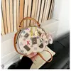 2026 Verano Nuevo Transmisión en Vivo Venta Caliente Moda de Nicho Insignia de Bordado Pesado Bolso Redondo Pequeño Bolso de Mano Bolso de Hombro Bolso Cruzado para Mujeres