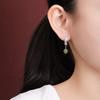 Yilu Plata S925 Plata Esterlina Jade Hetian Jade Sangre Po Auspicioso Ruyi Flor de Ciruelo Hueco Aretes de Cuentas Redondas Temperamento