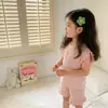 Conjunto de Verão de Comércio Exterior para Meninas, Blusa Regata com Borda Franzida, Novo Estilo 2026, Conjunto de Duas Peças Elegante de Cor Sólida com Regata e Shorts, Conjunto de Verão de Duas Peças