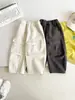 Valle del Viento 2026 Invierno Nuevos Pantalones Cargo Personalizados de Estilo Japonés para Niños con Bolsillos Grandes, Elegantes Pantalones Anchos Forrados de Forro Polar para Niños