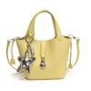 Bolsa Cesto Balde Tendência e Estilosa para Mulheres 2025 Nova Elegante Cor Sólida Moda Nicho Ombro Único Transversal Bolsa Tendência