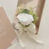 Yi Yago 438 Suministros de Boda Banquete Invitado Flores Artificiales Ramillete para Novio y Novia Flores para Mano Rosas Blancas