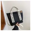 Bolsa de Lona Transfronteiriça para Mulheres, Versátil para o Verão, Nova Bolsa Transversal Casual 2026, Bolsa Tote da Moda Tendência Este Ano
