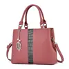 Bolsa de gran capacidad 2024 bolsa para mujer primavera transfronteriza para ir al trabajo mujeres de mediana edad hombro bandolera bolso de mano de alta calidad