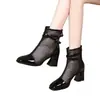 Botas de moda em malha de salto alto, botas curtas versáteis e estilosas para mulheres, verão 2026, bico quadrado, novo design vazado em couro envernizado