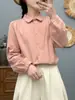Camisa Casual de Cor Sólida com Gola de Renda de Manga Longa Feminina Primavera 2025 Vestido Pequeno Fresco Simples Camisa Versátil