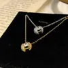 Colar de Diamante Suspenso Vintage Escovado para Mulheres, Design de Nicho com Diamantes Cintilantes Microincrustados, Corrente de Clavícula de Luxo Leve de Alta Qualidade