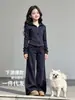 Conjunto de roupas esportivas de outono super popular para meninas 2026, looks da moda para adolescentes, roupas para crianças maiores e alunos do ensino fundamental, adequado para primavera e outono