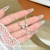Colar de Prata com Flores de Pérolas, Estilo Coreano, Fresco e Discreto, Simples e Versátil, Moderno para o Dia a Dia, Design Exclusivo de Nicho, Corrente para Clavícula