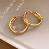 Brincos de Argola Redondos com Padrão de Agulha de Prata Transfronteiriços Europeus e Americanos Brincos de Estilo Francês de Luxo Leve Design de Nicho Acessórios de Brincos Simples Venda por Atacado