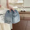 Camiseta de Verano para Niña Estilo Nuevo Estampado de Dibujos Animados Top con Adorno de Encaje de Manga Corta Shorts de Mezclilla Bordados de Gato Conjunto de Dos Piezas